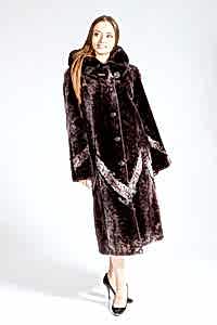 Мутоновая шуба с капюшоном Мутоновая шуба с капюшоном